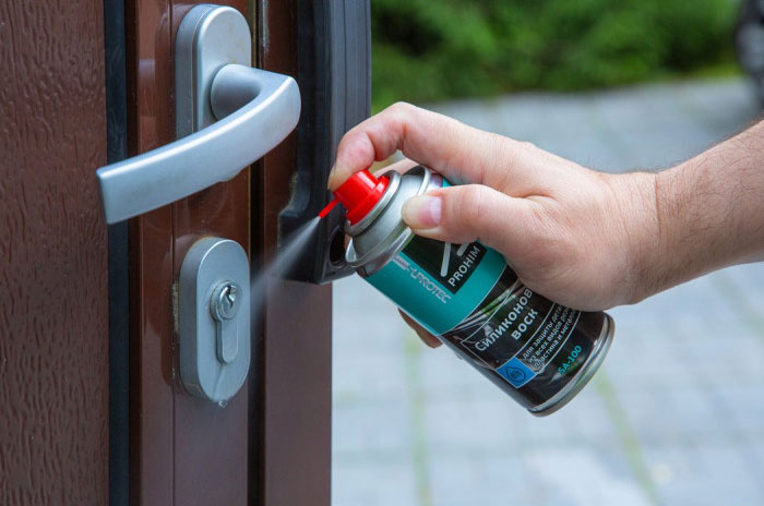 Обработка дверного замка