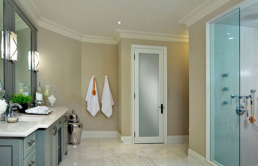 Двери для ванной комнаты и туалета