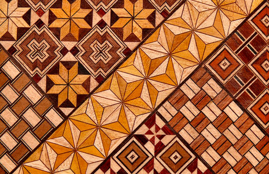 Мозаика по дереву как особый способ декорирования двери